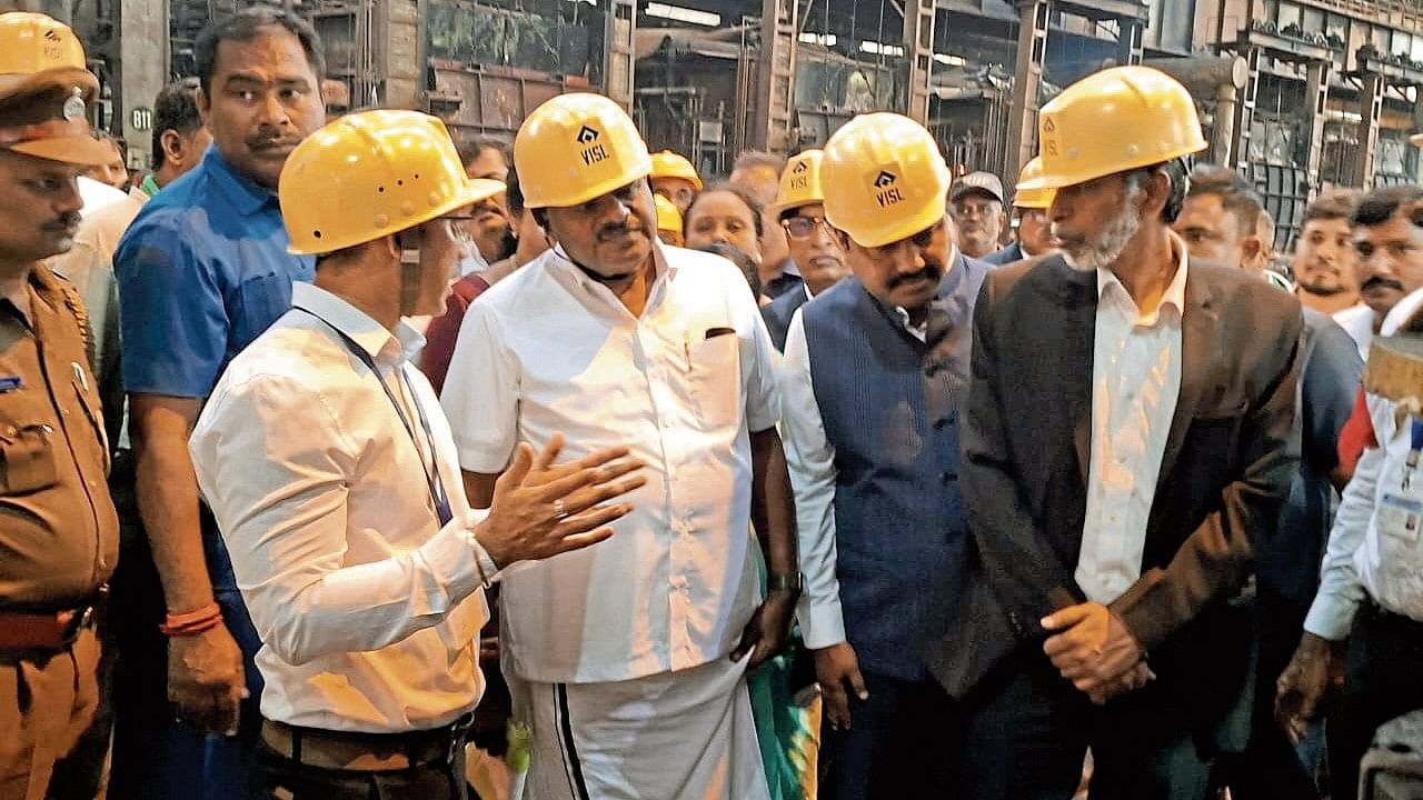 <div class="paragraphs"><p>Union Minister for Steel and Heavy Industries H D Kumaraswamy inspects the Visvesvaraya Iron and Steel Limited (VISL) factory in Bhadravathi of Shivamogga district on Sunday.</p></div>