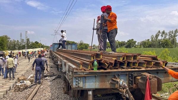 <div class="paragraphs"><p>Workers during repair work on a railway track after the Chandigarh-Dibrugarh Express derailment on Thursday, in Gonda district, Friday, July 19, 2024. The death toll in the derailment has risen to four, while 31 people were injured in the incident, an official said on Friday.</p></div>