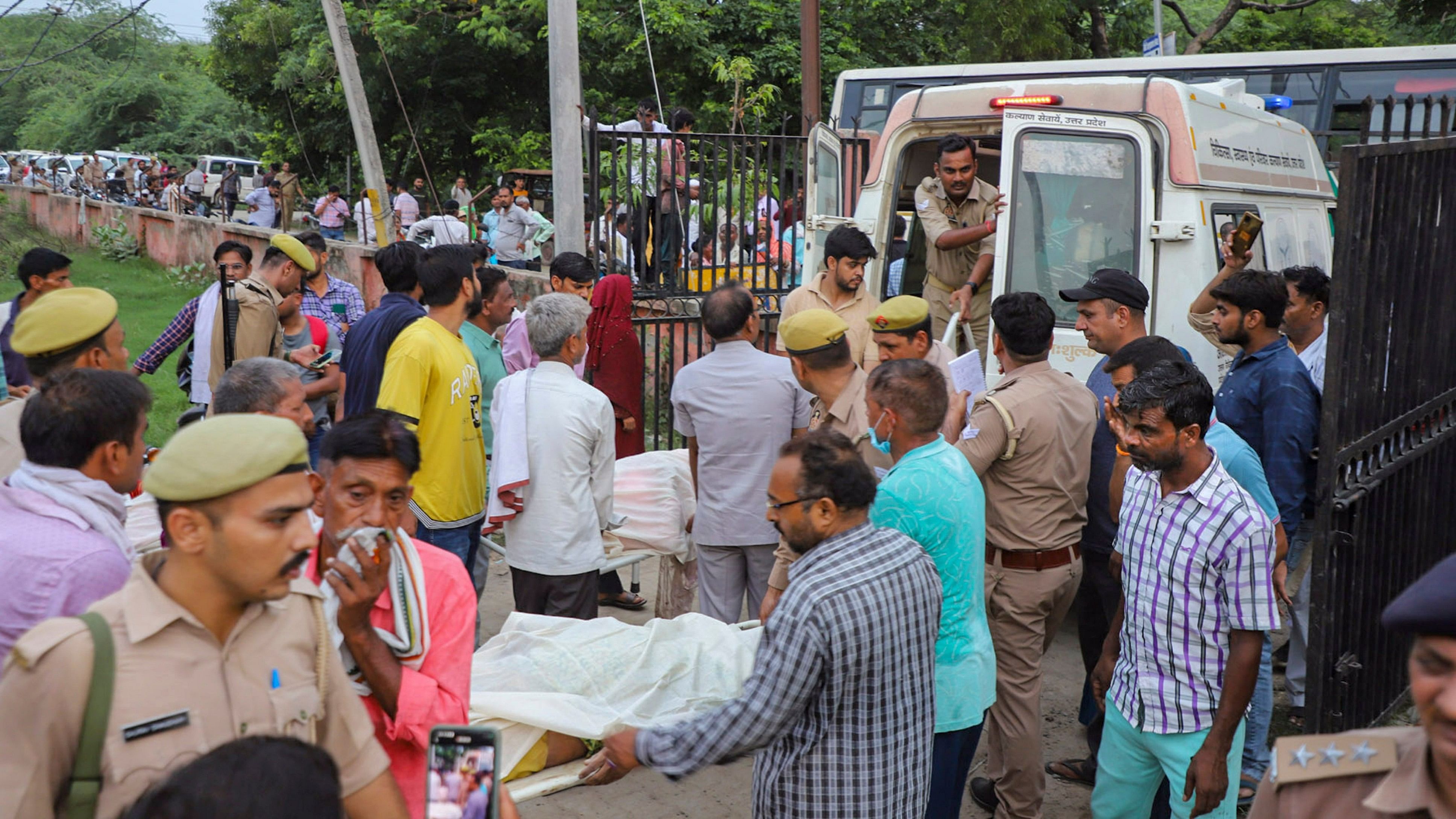 <div class="paragraphs"><p>Victims's bodies of the Hathras' stampede being carried, at Sikandra Rao in Hathras, Tuesday, July 2, 2024. </p></div>