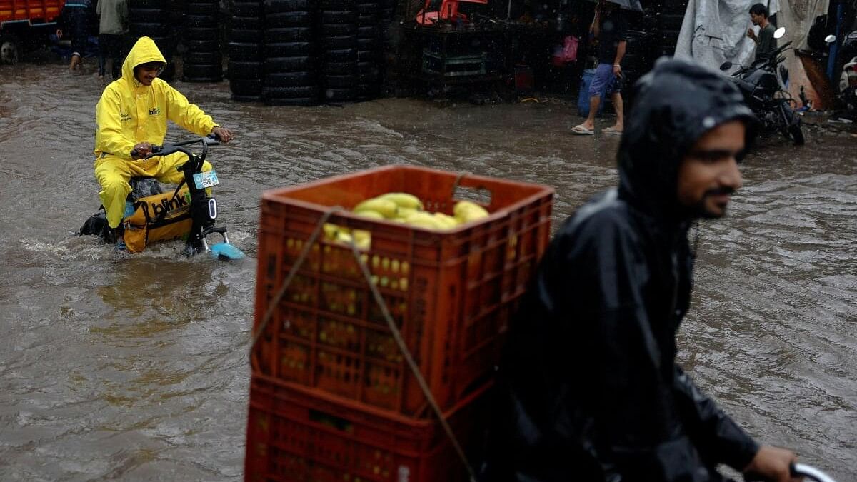 <div class="paragraphs"><p>Heavy rains in Mumbai.</p></div>