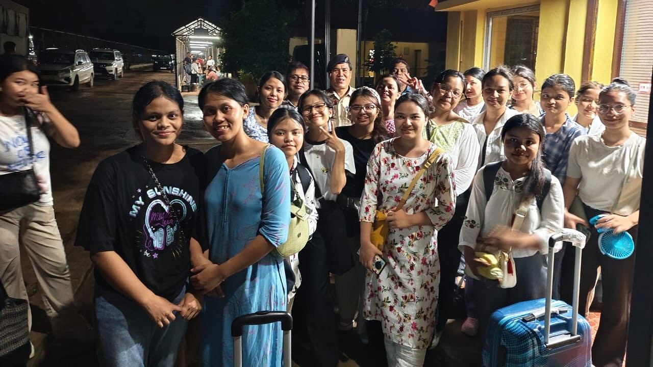 <div class="paragraphs"><p>Forty students from Meghalaya, safely repatriated from Dhaka are on their way to Shillong from Srimantapur in Tripura.</p></div>