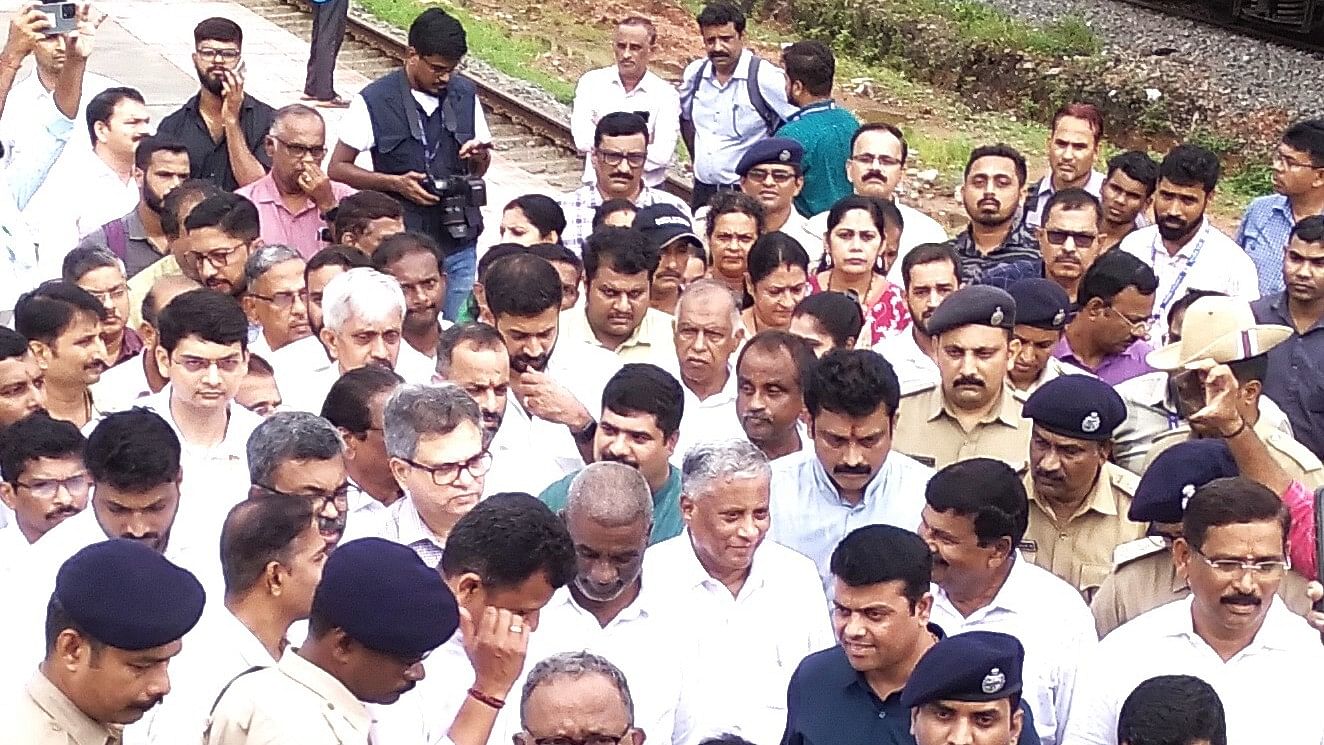 <div class="paragraphs"><p>Union Minister of State (MoS) for Railways V Somanna visits Mangaluru Central Railway Station on Wednesday.&nbsp;</p></div>