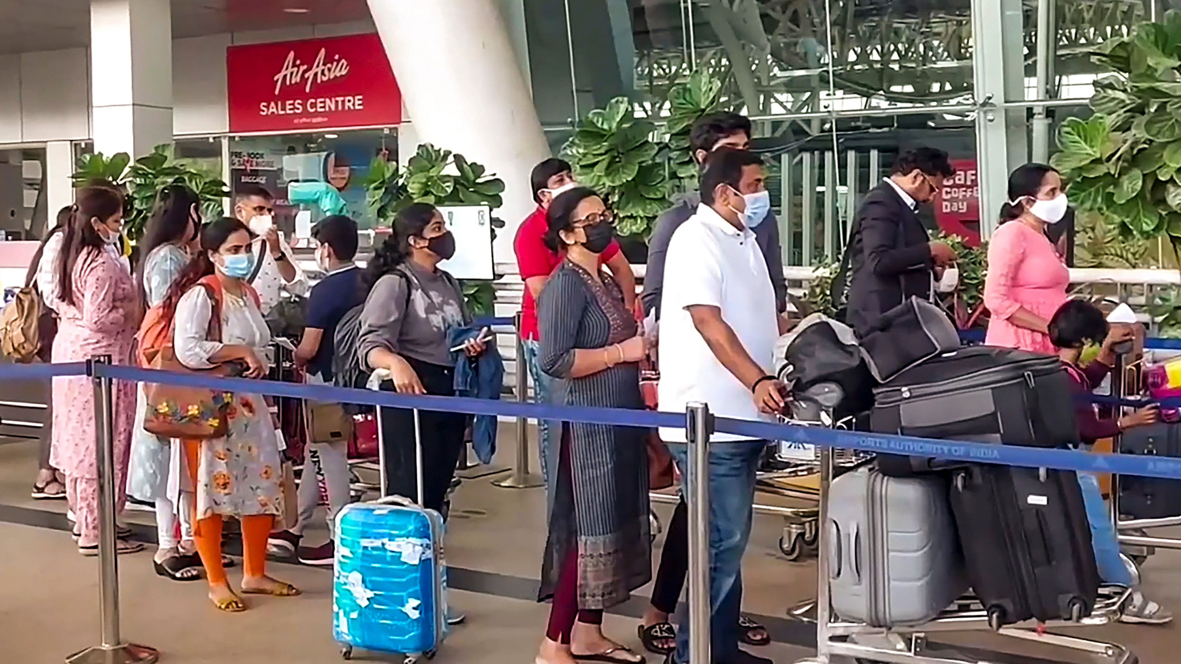 <div class="paragraphs"><p> Passengers are seen stranded at the airport due to the Microsoft outage, in Chennai, Friday, July 19, 2024. </p></div>