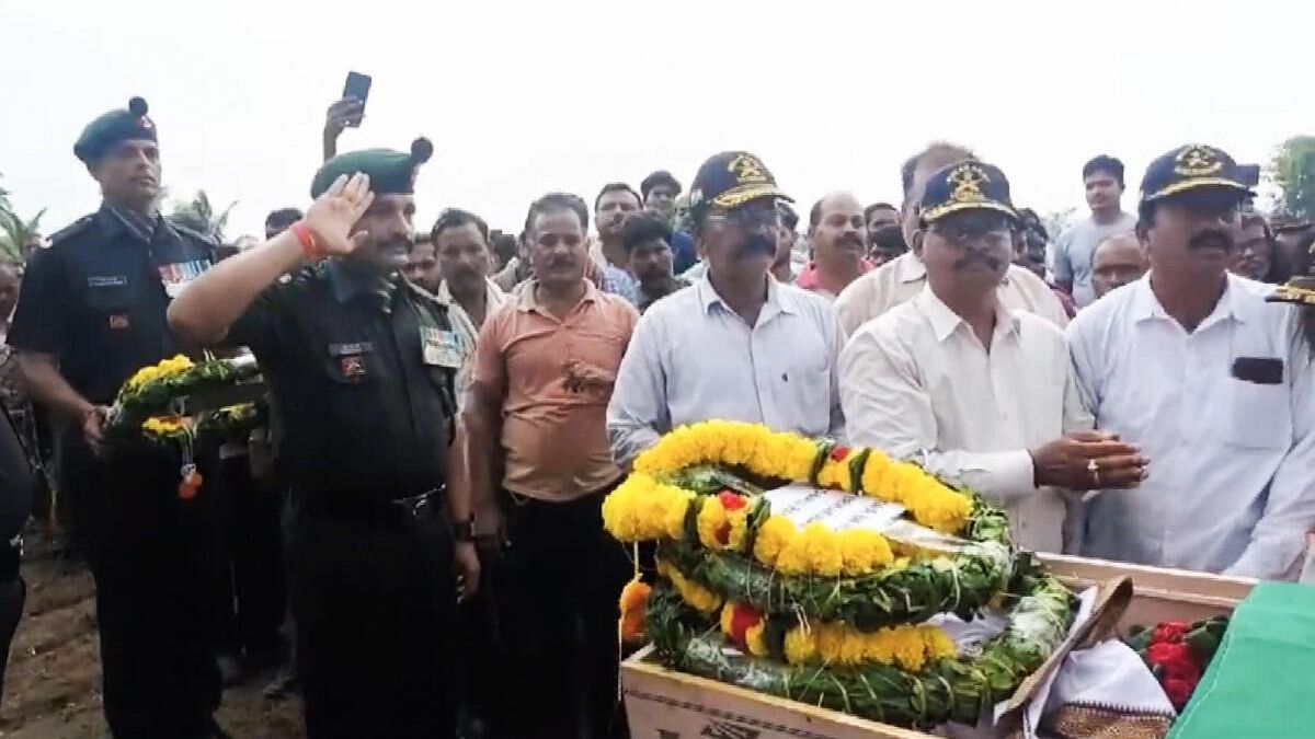 <div class="paragraphs"><p>Mortal remains of 11 Rashtriya Rifles Havaldar S Jagadeshwar Rao in Srikakulam.</p></div>