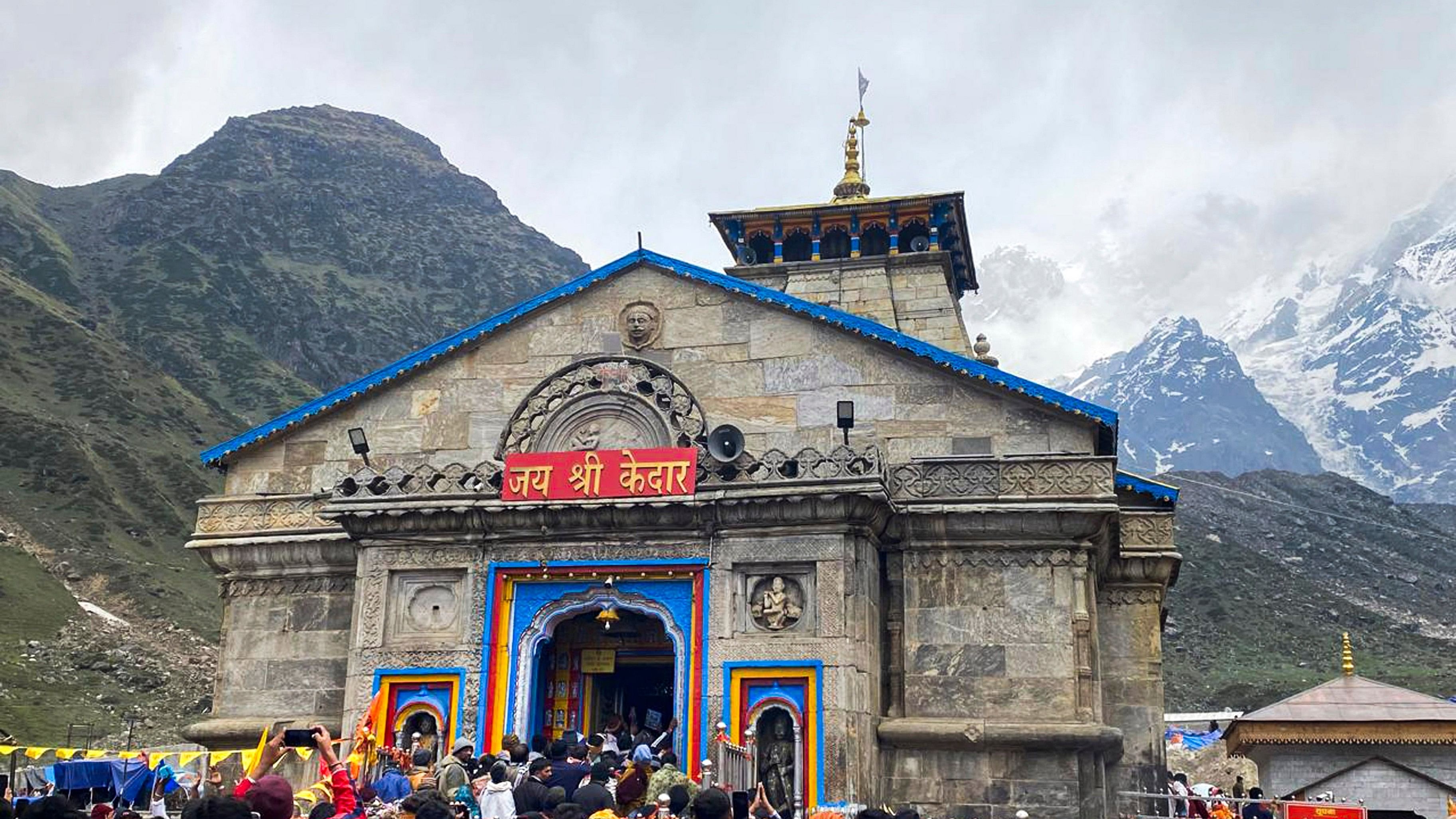 <div class="paragraphs"><p>Devotees throng the Kedarnath Temple during the 'Char Dham Yatra' in Rudraprayag district.</p></div>