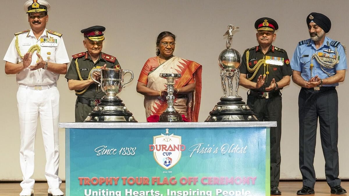 <div class="paragraphs"><p>President Droupadi Murmu(C) with Chief of Defence Staff General Anil Chauhan, Chief of the Army Staff General Upendra Dwivedi, Chief of the Naval Staff Admiral Dinesh K Tripathi and Vice Chief of the Air Staff Air Marshal AP Singh during the flag-off ceremony of ‘Trophy Tour’ of the ‘Durand Cup Tournament 2024’, at the Rashtrapati Bhavan, in New Delhi, Wednesday, July 10, 2024.</p></div>