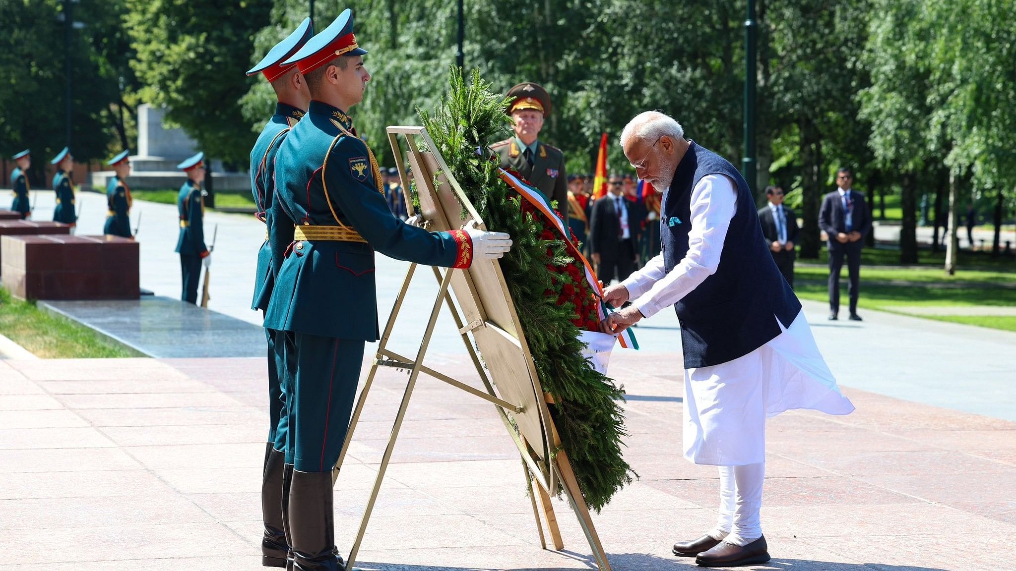 <div class="paragraphs"><p>Prime Minister Narendra Modi lays a wreath at the Tomb of the Unknown Soldier in Moscow, Russia.</p></div>