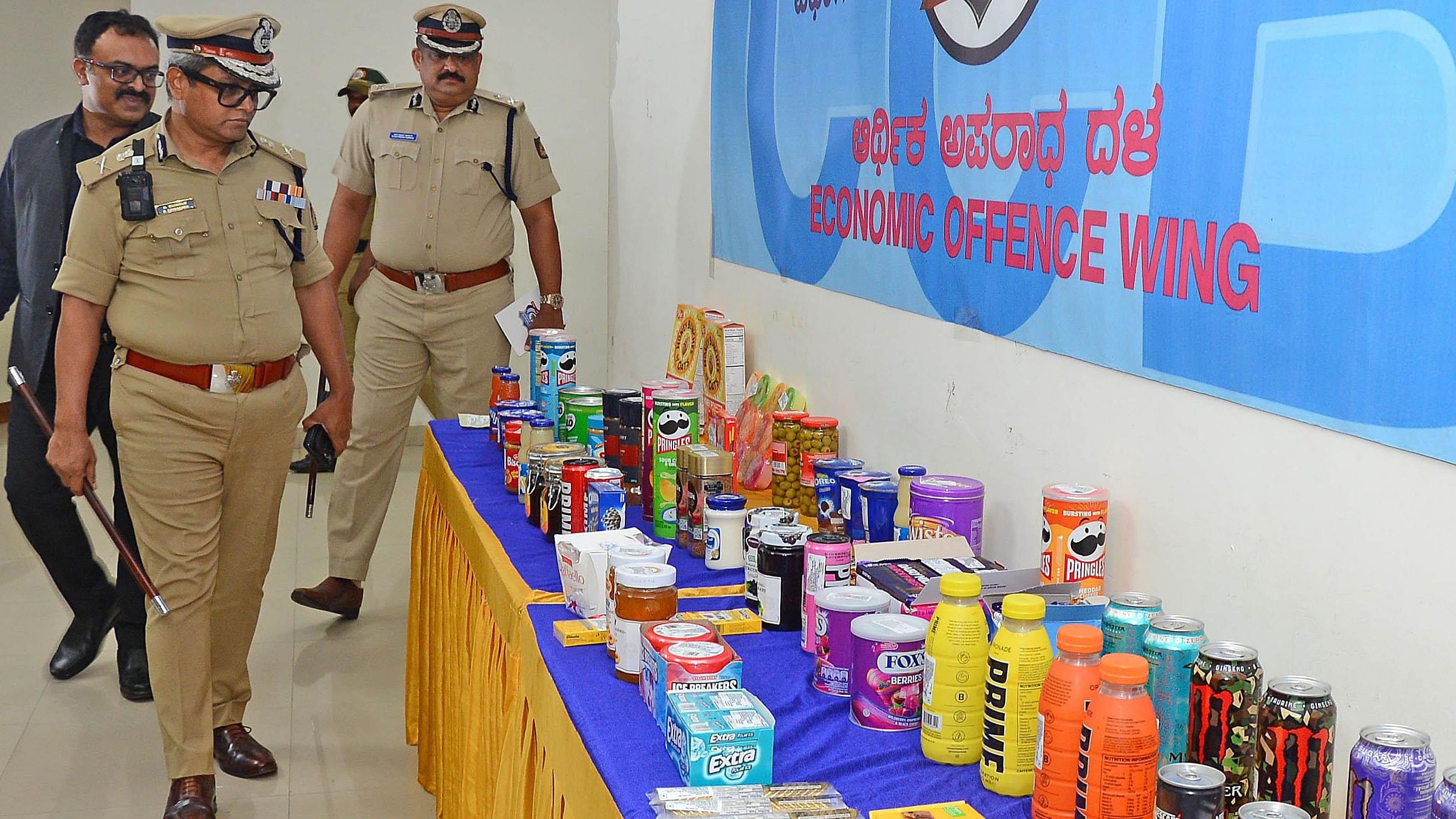 <div class="paragraphs"><p>Bengaluru Police Commissioner B Dayananda inspects the seized goods on Wednesday. </p></div>