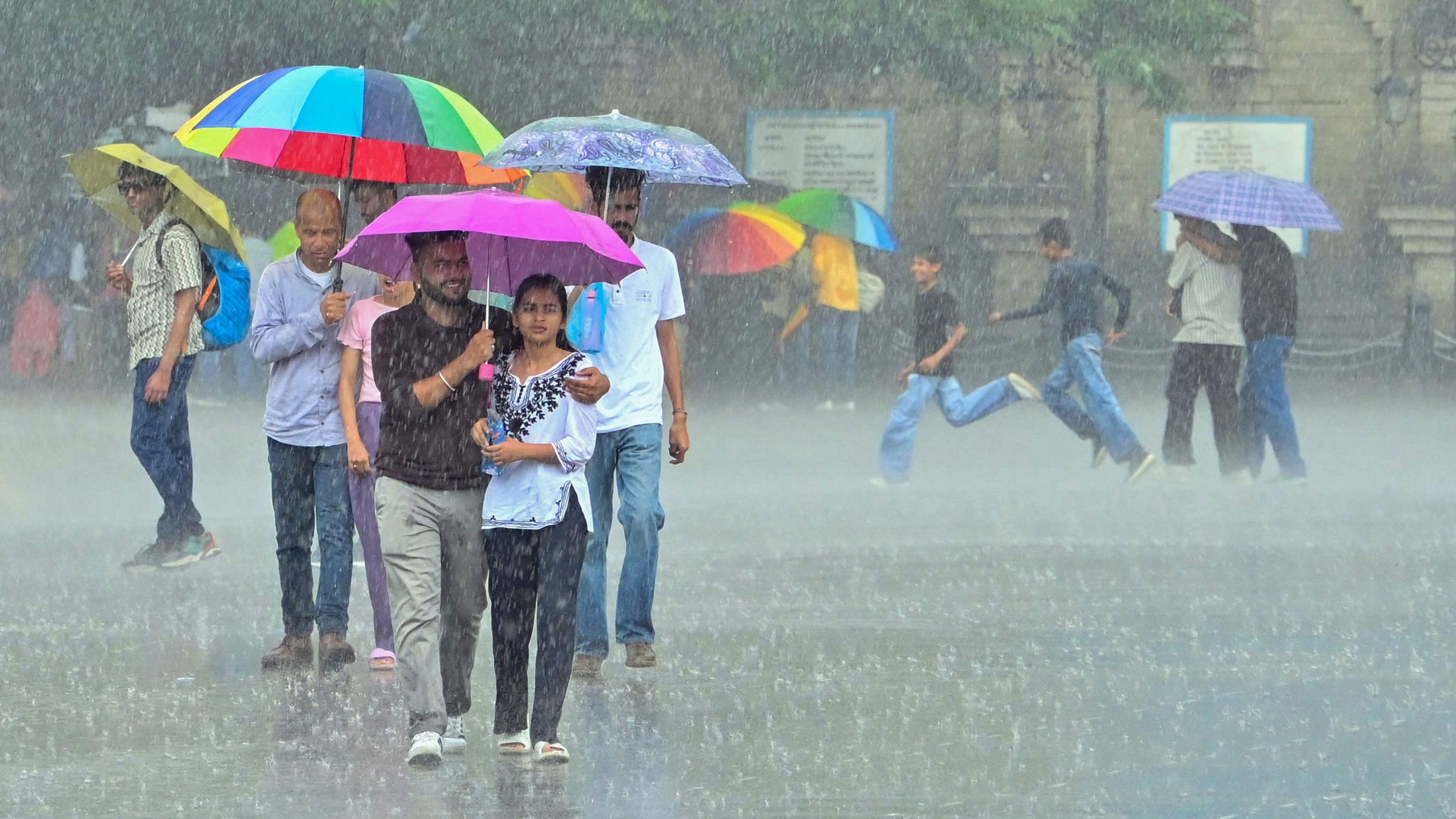 <div class="paragraphs"><p>People amid rains, in Shimla, Sunday, July 7, 2024.</p></div>