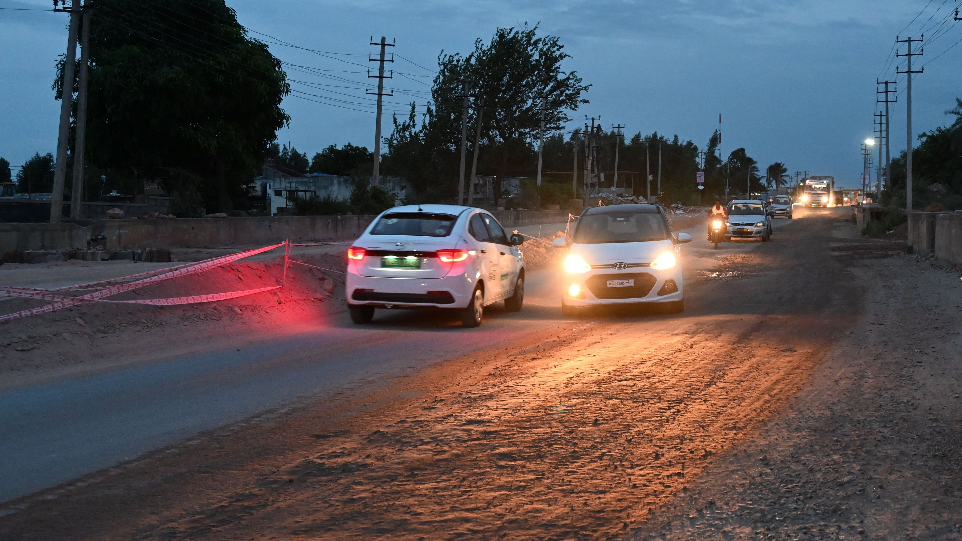 <div class="paragraphs"><p>Commuting becomes a nightmare, especially after sunset, as the road leading up Budigere Cross does not have a single working streetlight. (Right) The smooth Satellite Ring Road near Hosakote. </p></div>