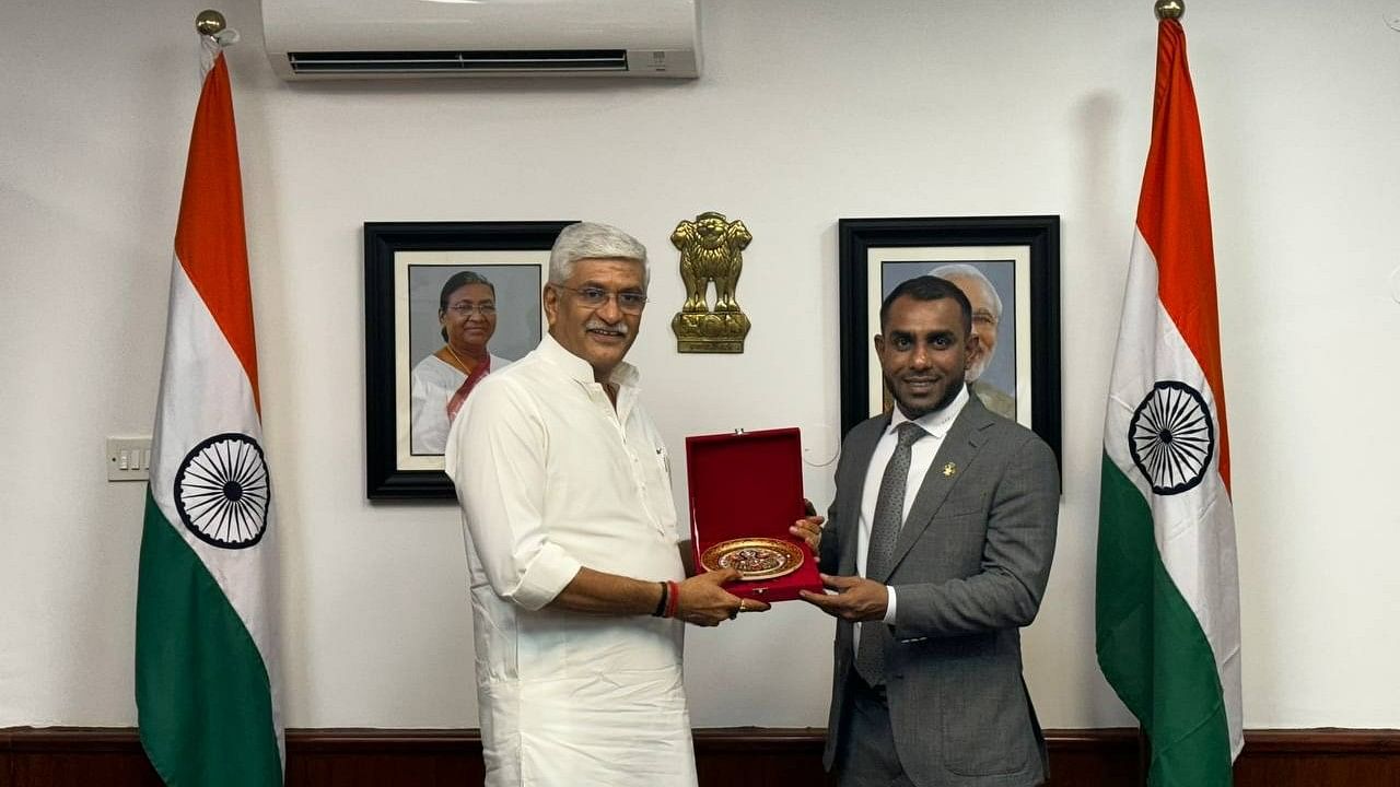 <div class="paragraphs"><p>Gajendra Singh Shekhawat with&nbsp;Maldivian tourism minister&nbsp;Ibrahim Faisal.</p></div>