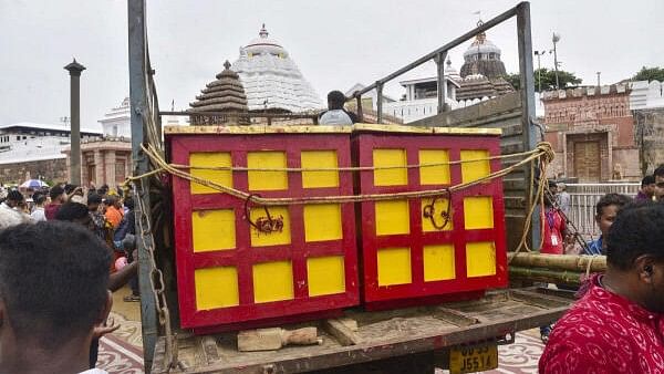 <div class="paragraphs"><p>New special (brass) box being carried for reopening of the temple's 'Ratna Bhandar' after 46 years, in Puri</p></div>