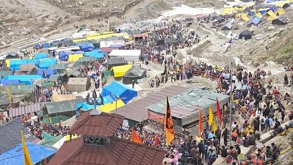 <div class="paragraphs"><p>Devotees arrive at the Amarnath Temple to offer prayers during the annual ‘Amarnath Yatra’, in Anantnag district, Sunday, July 7.</p></div>