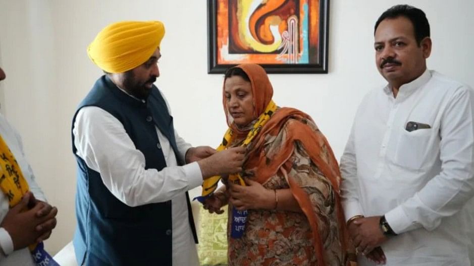 <div class="paragraphs"><p>Chief Minister Bhagwant Mann, who inducted Kaur into the AAP at his home in Jalandhar, said the two-time municipal councillor had been mistreated by the SAD.</p></div>