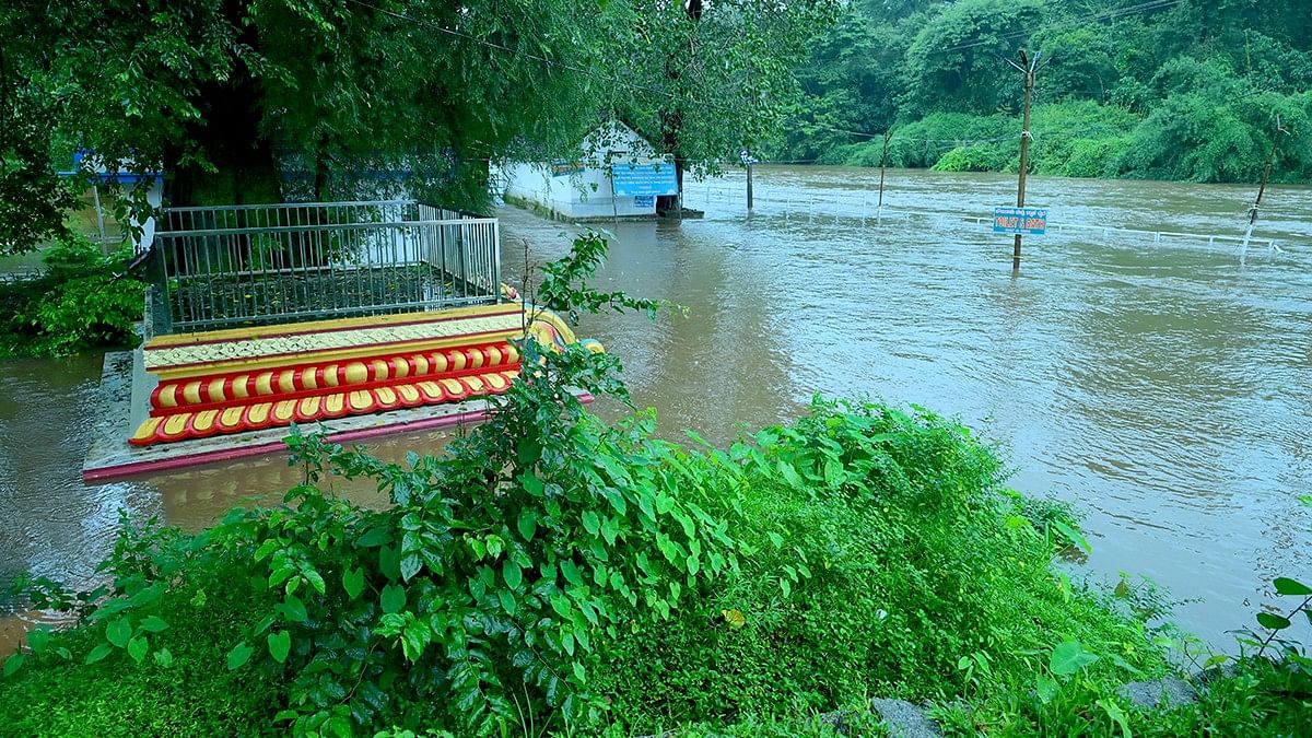 <div class="paragraphs"><p>Following torrential rainfall in Dakshina Kannada district, the bathing platform in Kukke Subrahmanya, on the banks of River Kumaradhara, is submerged.</p></div>