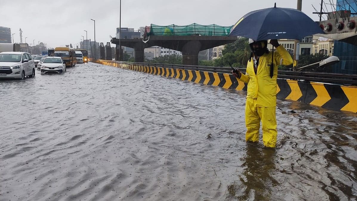 <div class="paragraphs"><p>The flooded elevated expressway along Ballari Road on Monday evening. </p></div>