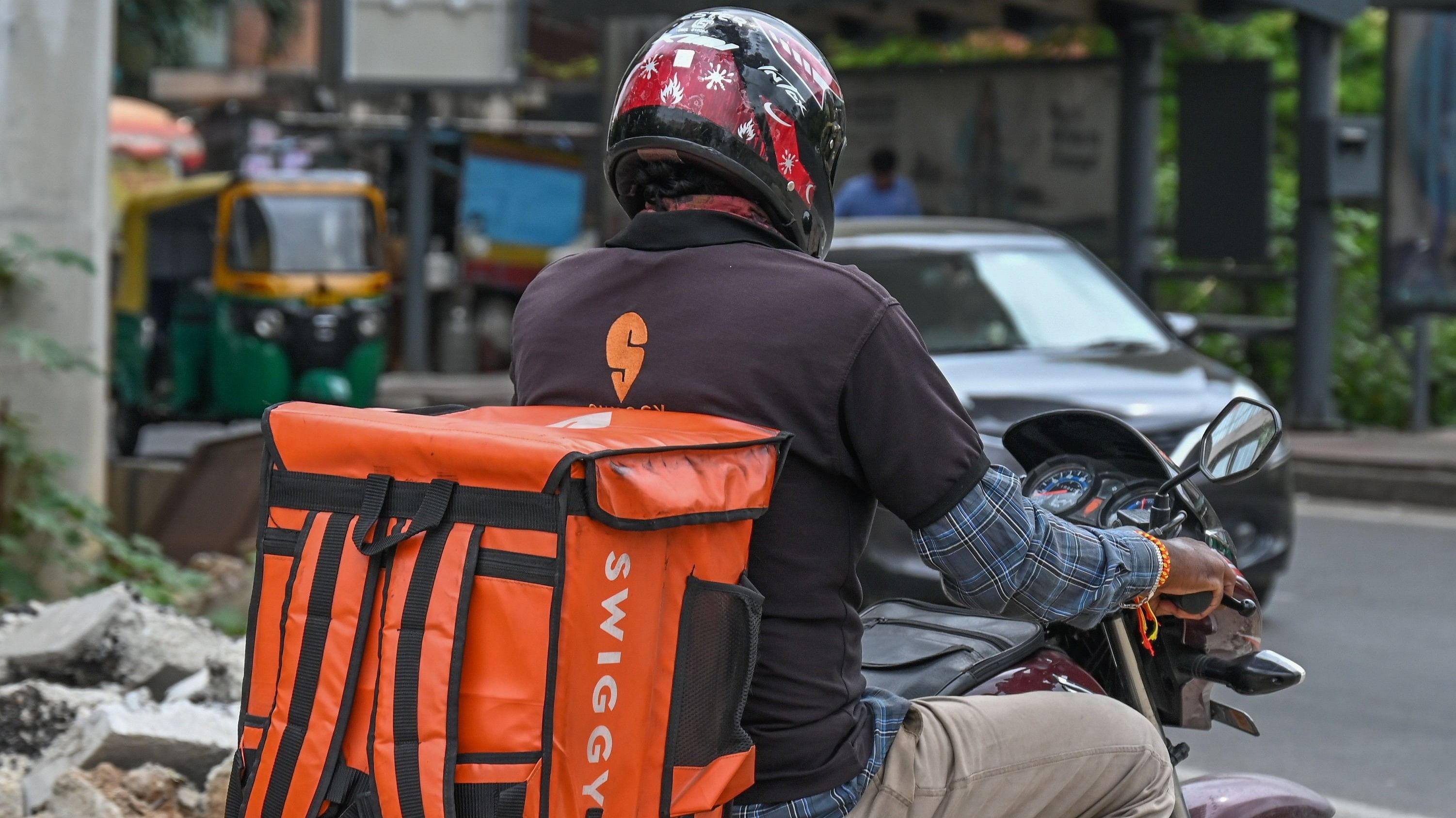 <div class="paragraphs"><p>A Swiggy delivery partner delivers an order in Bengaluru. Representative image.</p></div>