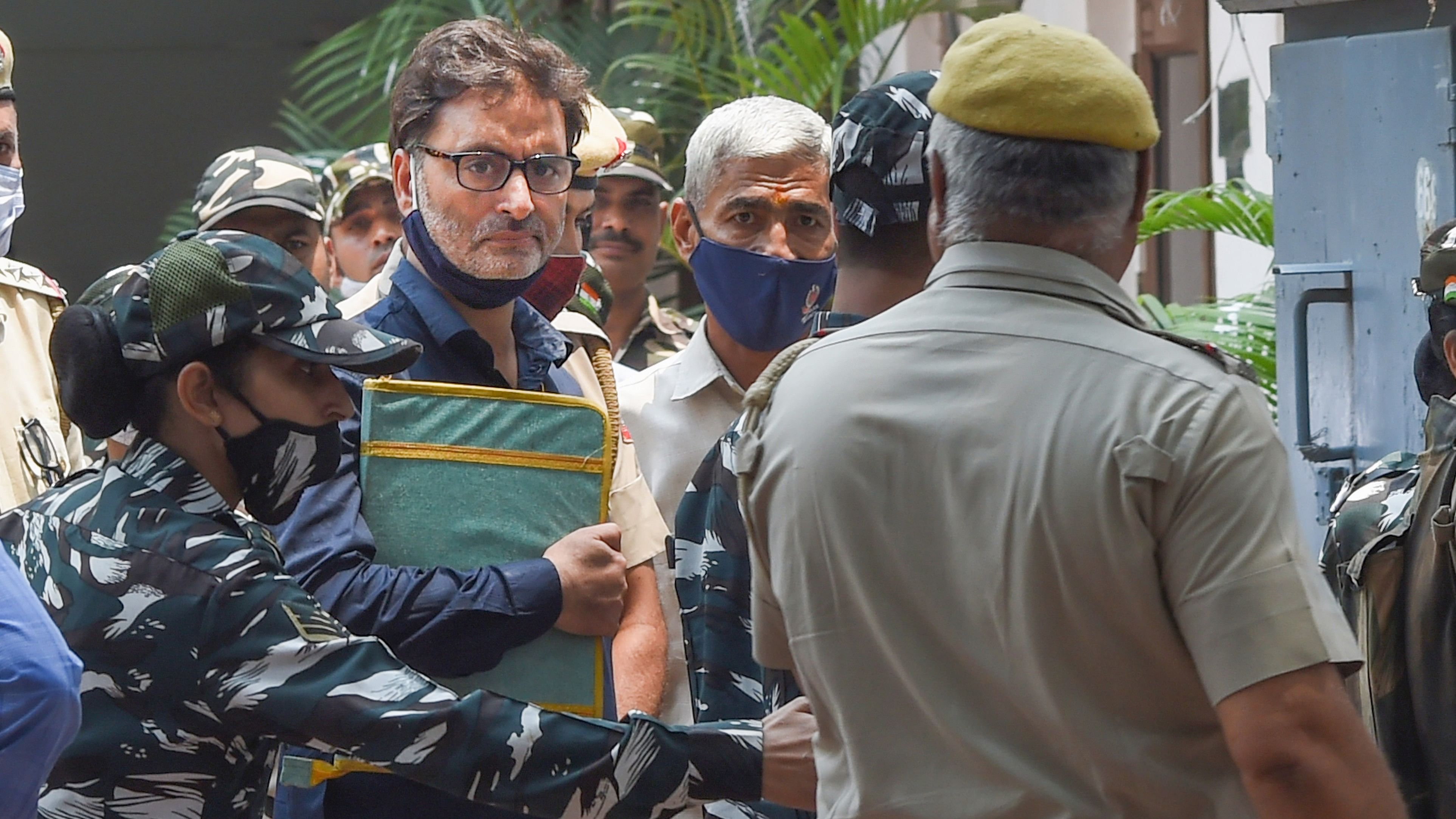 <div class="paragraphs"><p>Kashmiri separatist leader Yasin Malik being produced at Patiala House court, in New Delhi, Wednesday, May 25, 2022.</p></div>