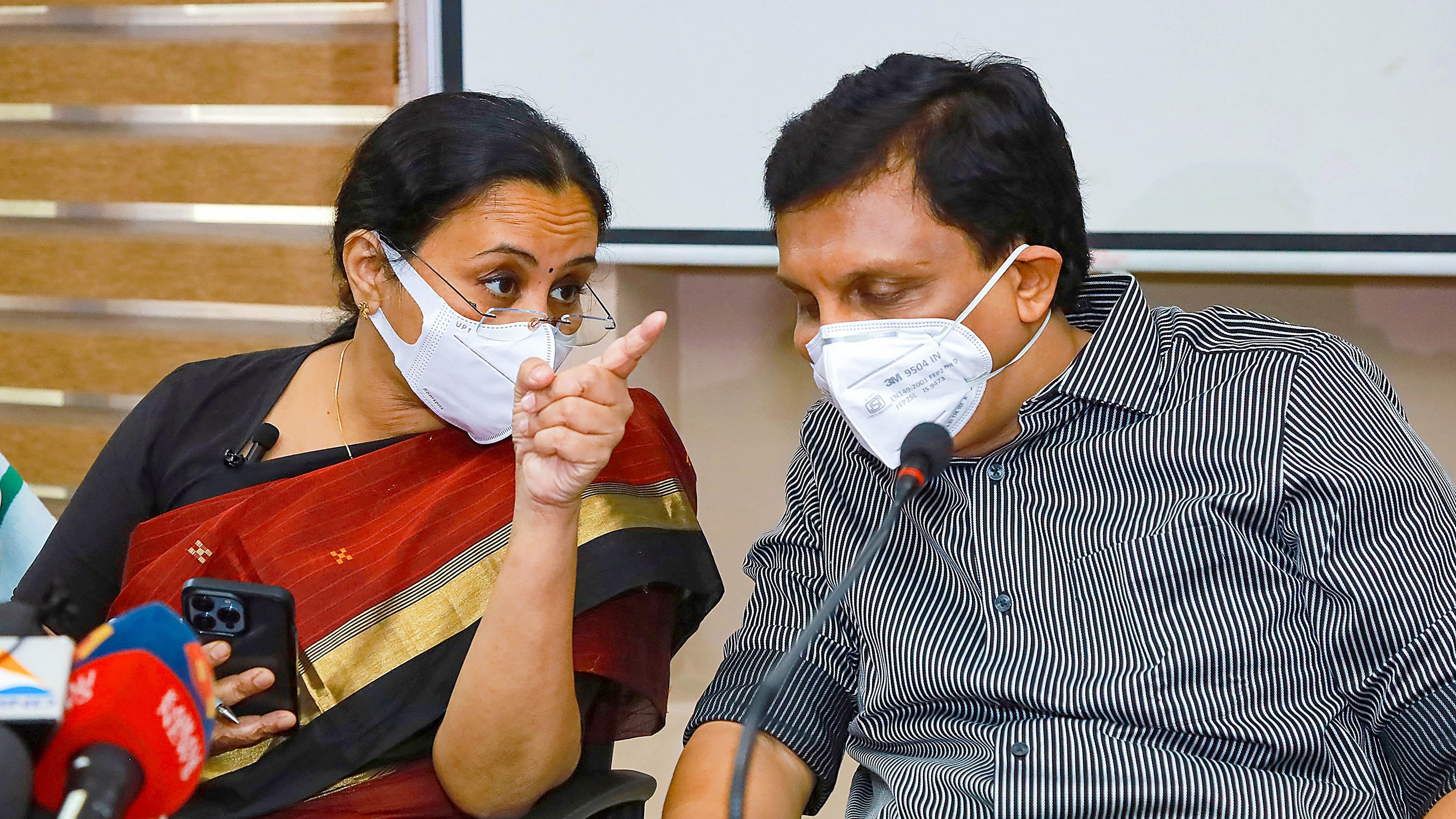 <div class="paragraphs"><p>Kerala Health Minister Veena George and Public Works Department Minister P A Mohammed Riyas during a meeting on Nipah virus.</p></div>