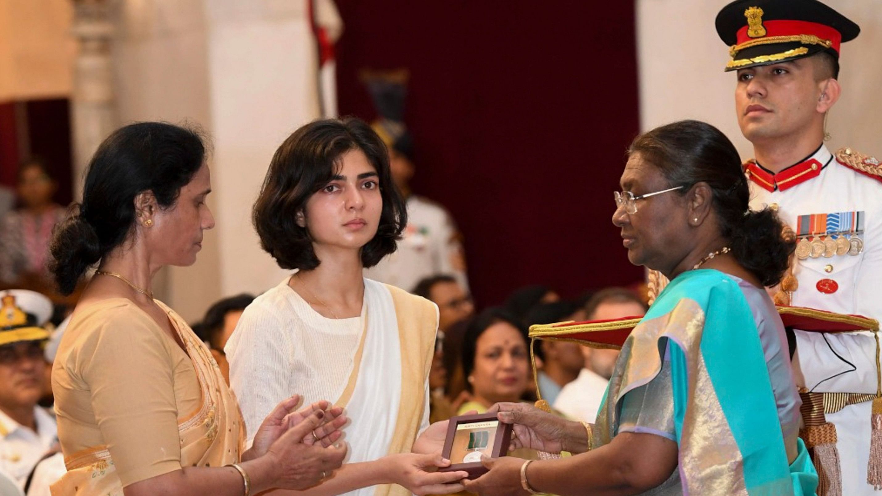 <div class="paragraphs"><p>President Droupadi Murmu confers Kirti Chakra upon Captain Anshuman Singh, The Army Medical Corps, 26th Battalion The Punjab Regiment, posthumously during the Defence Investiture Ceremony-2024 (Phase-I), at Rashtrapati Bhavan, in New Delhi, Friday, July 5, 2024. </p></div>