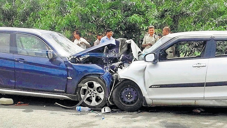 <div class="paragraphs"><p>Representative image of a head-on collision.</p></div>