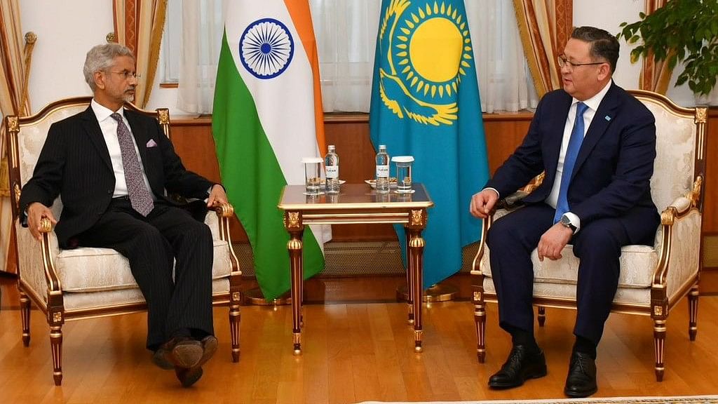 <div class="paragraphs"><p>External Affairs Minister S Jaishankar on Tuesday met Deputy Prime Minister of Kazakhstan Murat Nurtleu</p></div>