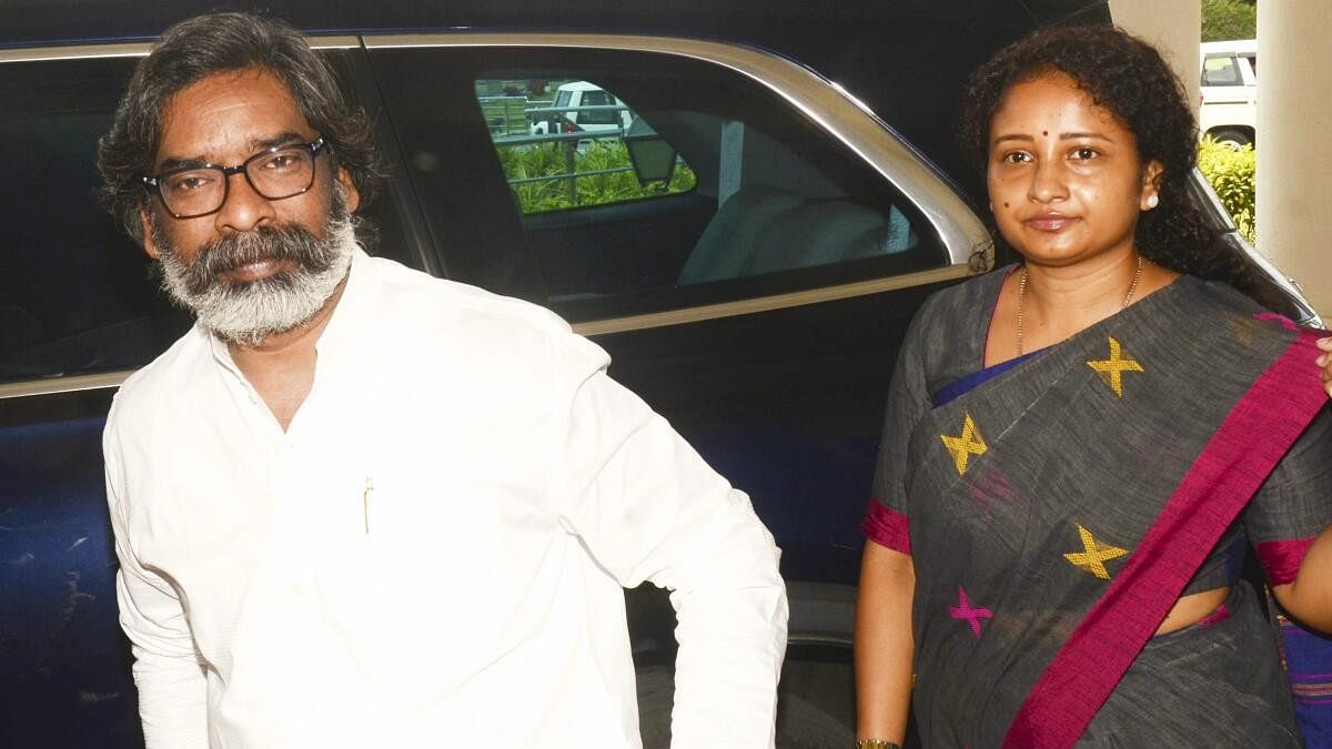 <div class="paragraphs"><p>Jharkhand Chief Minister Hemant Soren (left) with his wife and JMM MLA Kalpana Soren arrives to attend the Monsoon session of the Jharkhand Assembly.</p></div>