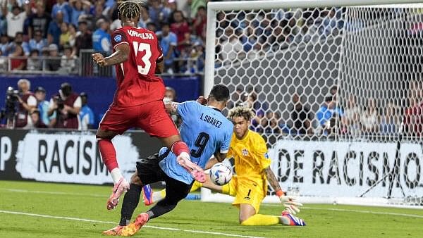 <div class="paragraphs"><p>Uruguay forward Luis Suarez (9) takes a shot on goal against Canada goalkeeper Dayne St. Clair (1) during the second half at Bank of America Stadium in&nbsp;Charlotte, NC, USA, on July 13, 2024.</p></div>