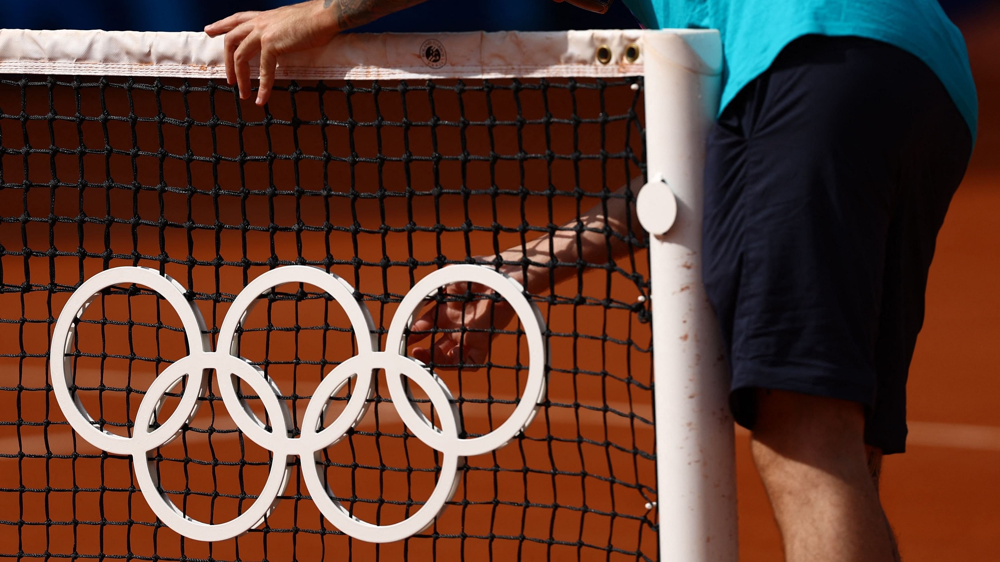 <div class="paragraphs"><p> Ground worker attaches Olympic rings to the net ahead of practice.</p></div>