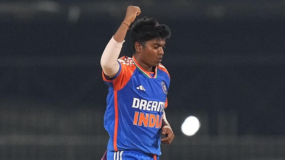 <div class="paragraphs"><p>India's bowler Pooja Vastrakar celebrates the wicket of South Africa's batter Eliz-Mari Marx during the third T20 cricket match between India Women and South Africa Women, at the MA Chidambaram Stadium in Chennai.</p></div>