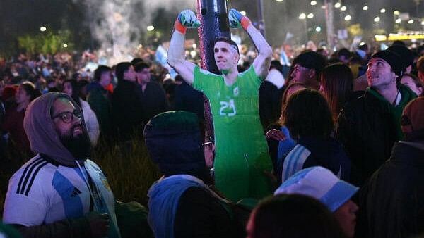 <div class="paragraphs"><p>Fans celebrate in Buenos Aires with a cardboard of Emiliano Martinez after Argentina win Copa America</p></div>