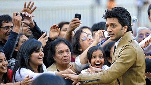 <div class="paragraphs"><p>Actor-filmmaker Riteish Deshmukh with fans&nbsp; </p></div>