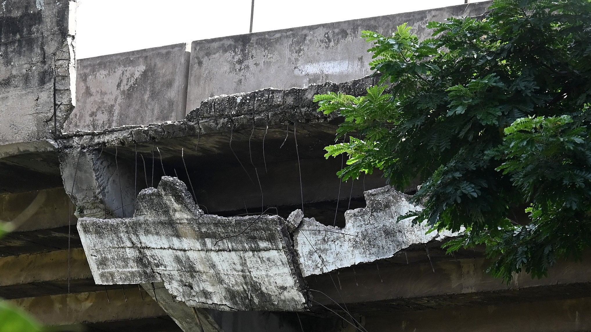 <div class="paragraphs"><p>The external parapet of Bangalore Football Stadium's Eastern stand is on the verge of collapsing. </p></div>