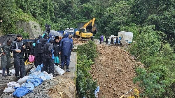 <div class="paragraphs"><p>Scenes after the landslide in Sakleshpur</p></div>