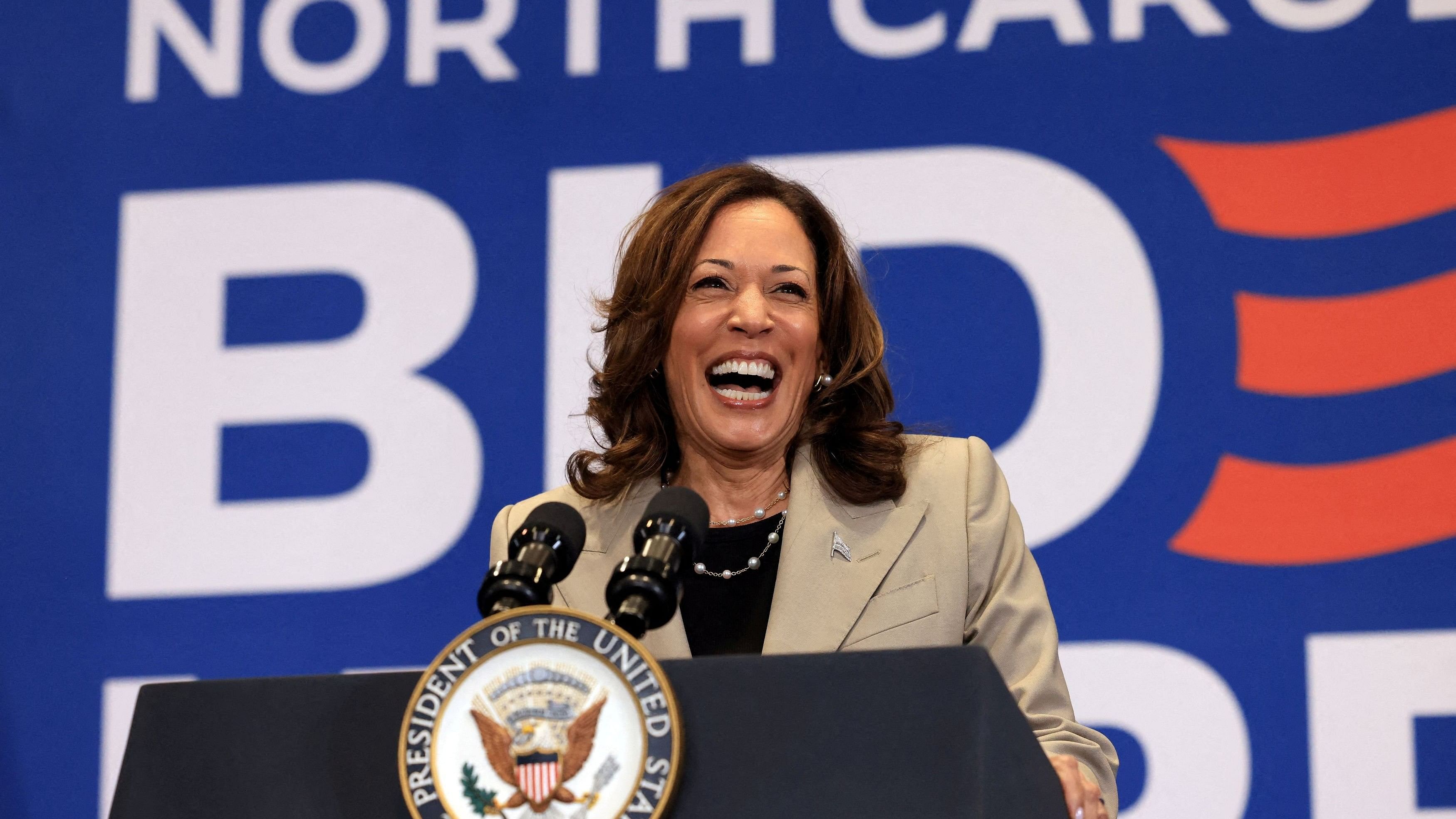 <div class="paragraphs"><p>US Vice President Kamala Harris campaigns at Westover High School in Fayetteville, North Carolina</p></div>