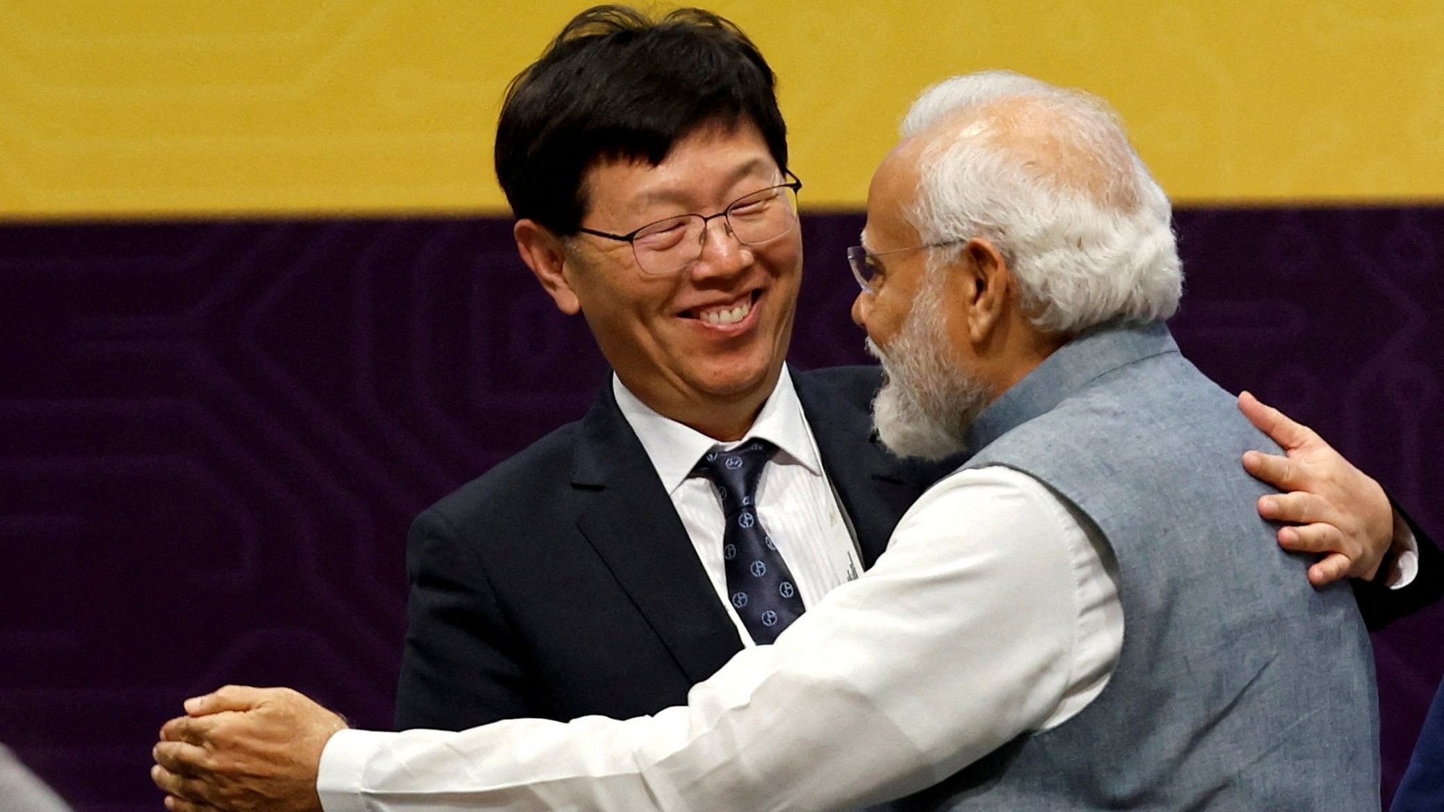 <div class="paragraphs"><p>File photo of Prime Minister Narendra Modi greeting Foxconn Chairman Young Liu.</p></div>