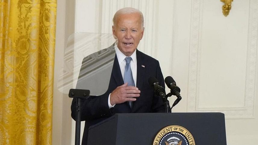 <div class="paragraphs"><p>US President Biden presents the Medal of Honor posthumously to descendants of Union soldiers, in Washington.</p></div>