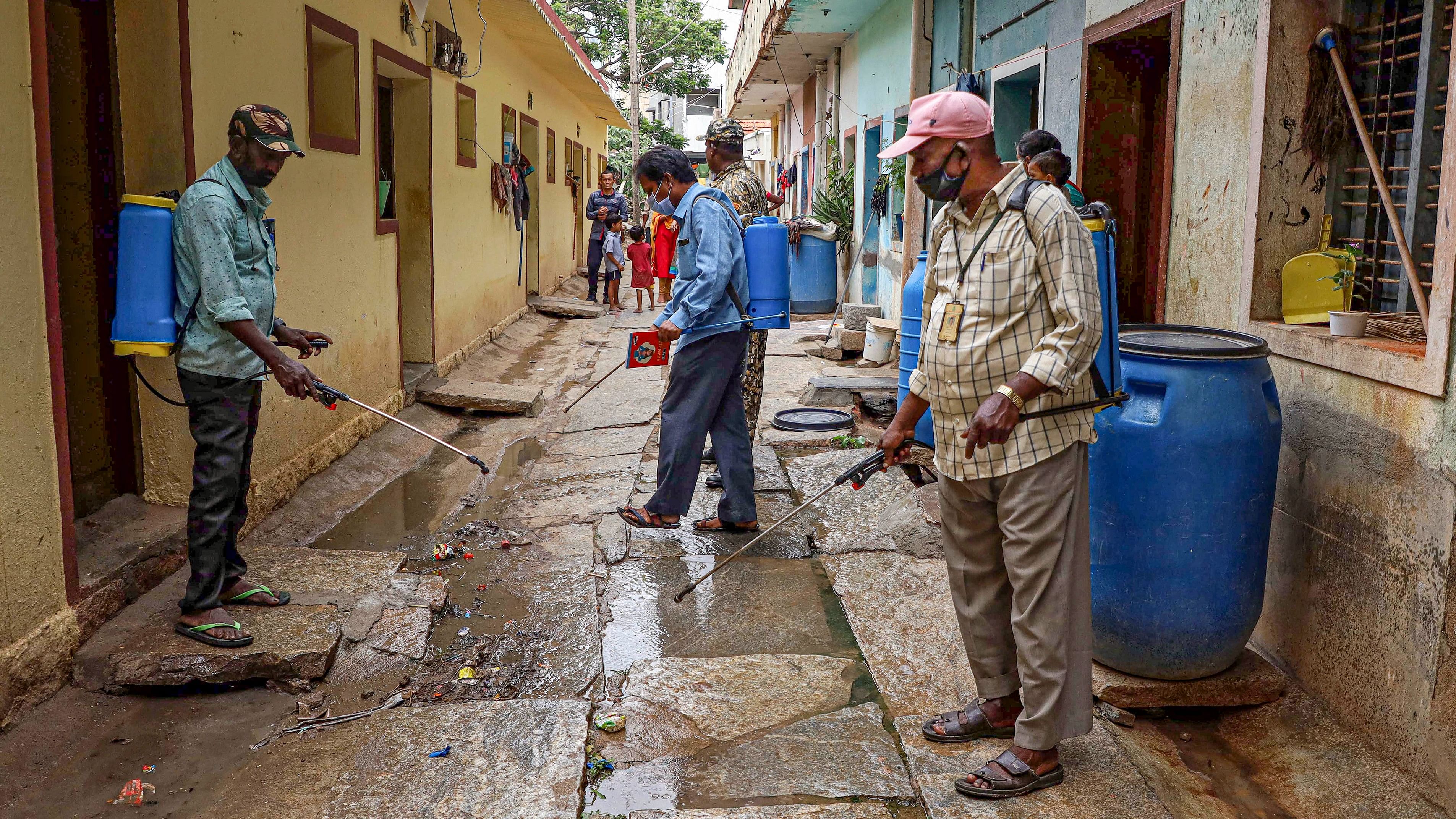 <div class="paragraphs"><p>BBMP&nbsp;workers fumigate residentical streets to control dengue spread, in Bengaluru, Tuesday, July 9, 2024.</p></div>