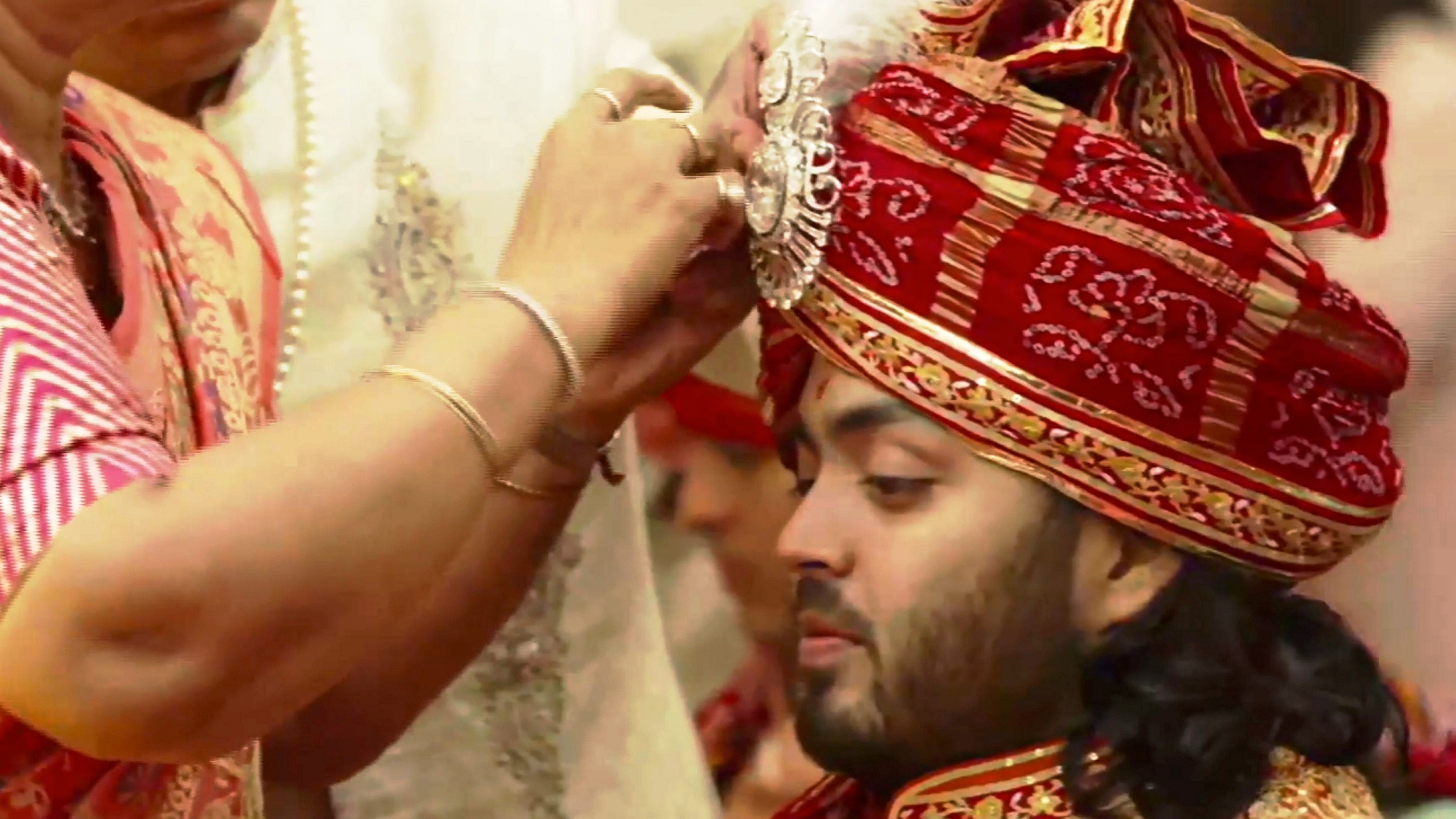 <div class="paragraphs"><p>Anant Ambani, Reliance Industries Chairman Mukesh Ambani's son, adorns the traditional 'saafa' as he gets ready for his wedding with Radhika Merchant, July 12, 2024.</p></div>