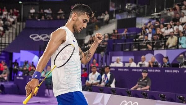 <div class="paragraphs"><p>India's Lakshya Sen returns a shot during the Men's Singles Group stage badminton match against Guatemala's Kevin Cordon at the Summer Olympics 2024, in Paris, Saturday.&nbsp;</p></div>