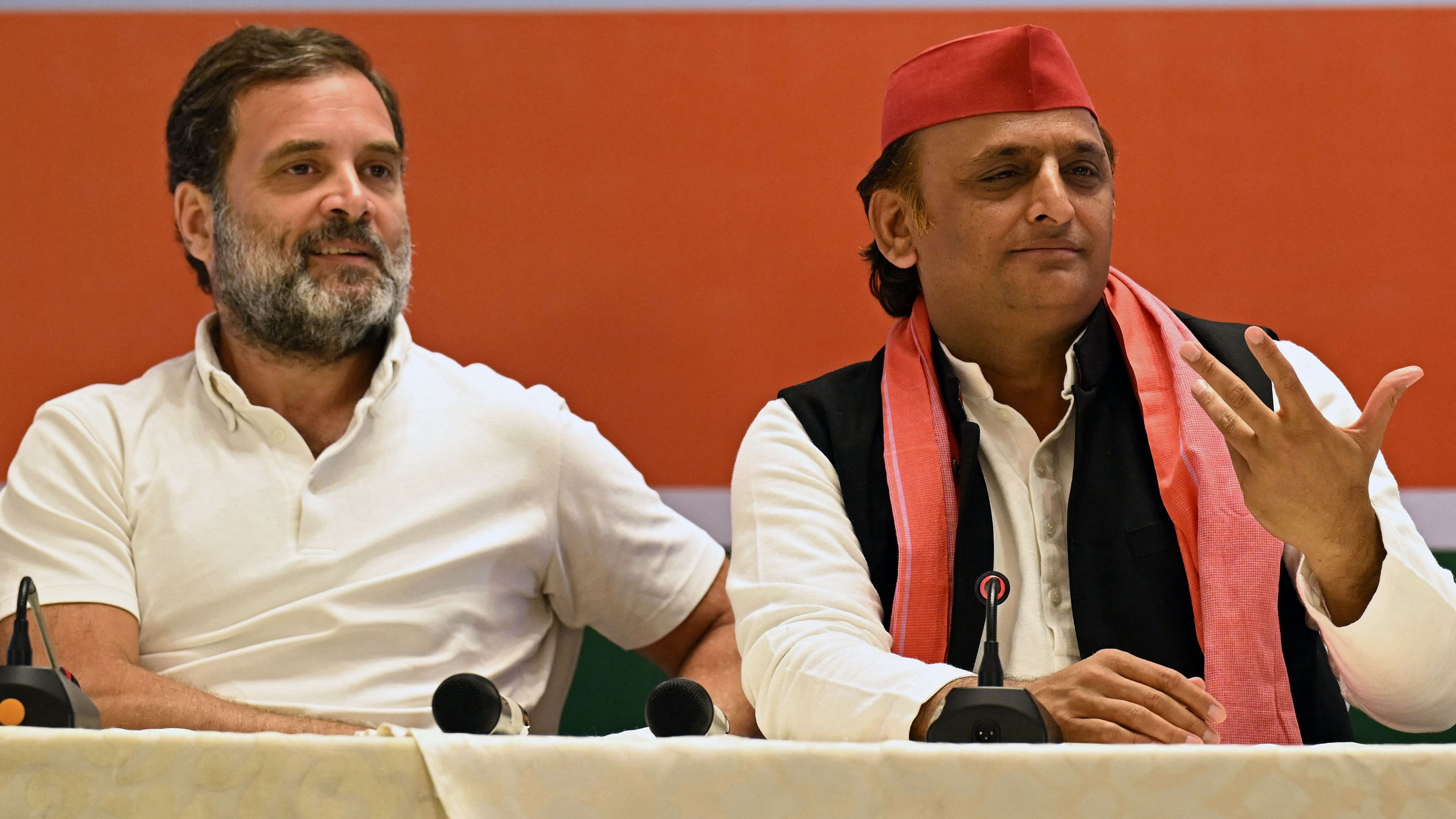 <div class="paragraphs"><p>Congress party leader Rahul Gandhi (L) withSamajwadi Party leader Akhilesh Yadav</p></div>