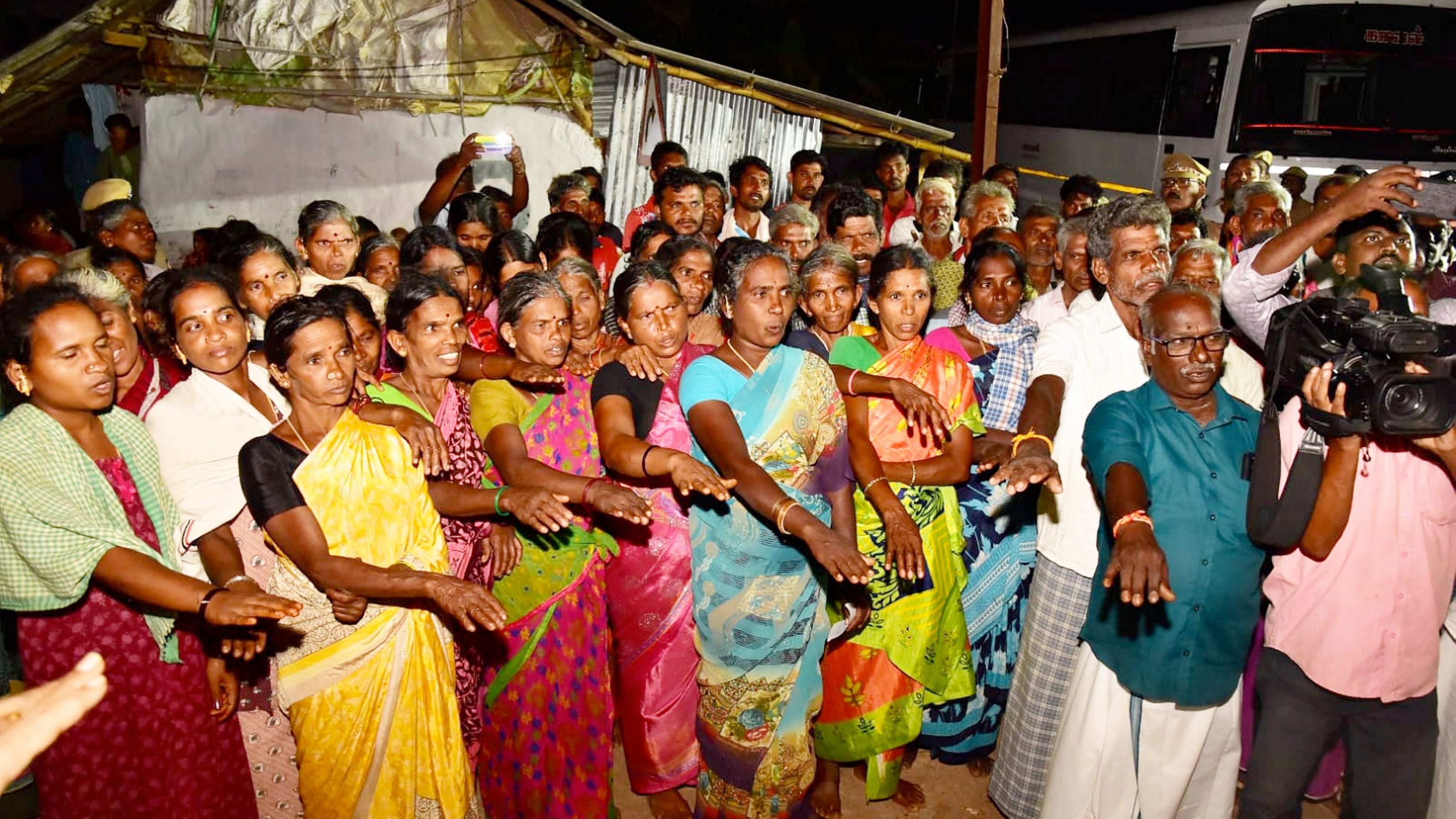 <div class="paragraphs"><p>Residents of Trichy in Tamil Nadu take a pledge to not produce or consume illicit liquor after 66 people were killed in the Kallakurichi hooch tragedy in June this year.</p></div>