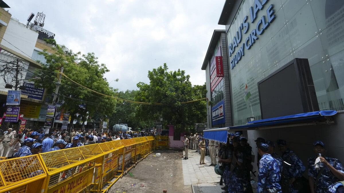 <div class="paragraphs"><p> Security personnel stand guard near a UPSC exam coaching centre after three civil services aspirants died when the basement of the coaching centre was flooded by rainwater, in New Delhi</p></div>