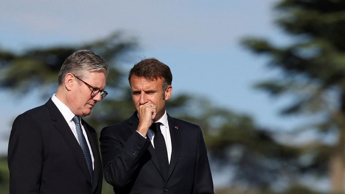 <div class="paragraphs"><p>President of France Emmanuel Macron talks with Britain's Prime Minister Keir Starmer.</p></div>