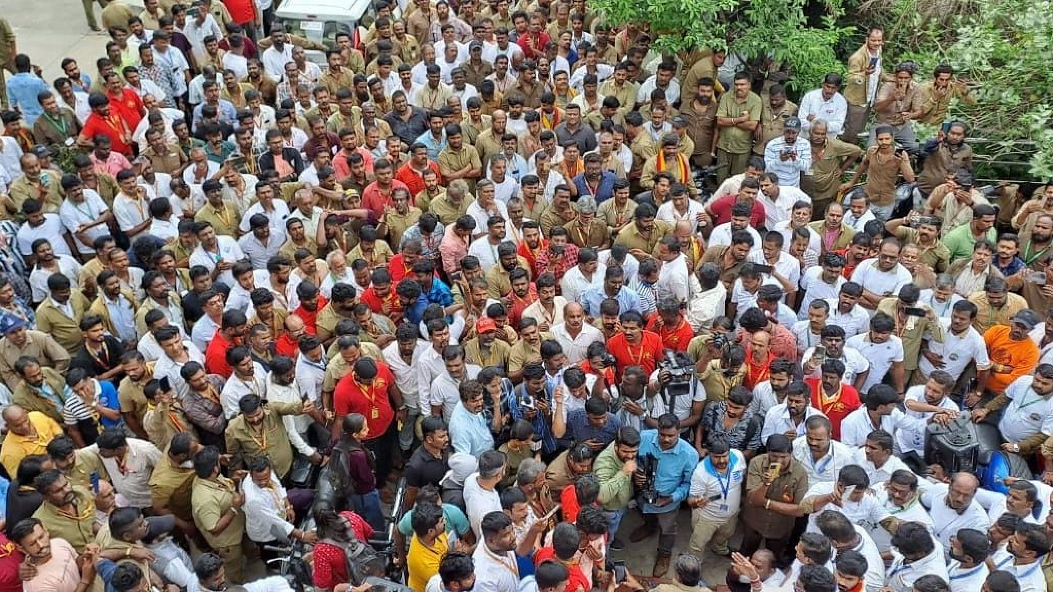 <div class="paragraphs"><p>Auto-rickshaw and taxi drivers stage a protest outside the Transport Department's head offices in Shanthinagar on Thursday.</p></div>