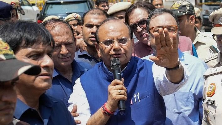 <div class="paragraphs"><p>Delhi Lt. Governor V.K. Saxena speaks with students protesting at Old Rajinder Nagar area, after three civil services aspirants died at a coaching centre due to drowning, in New Delhi.</p></div>