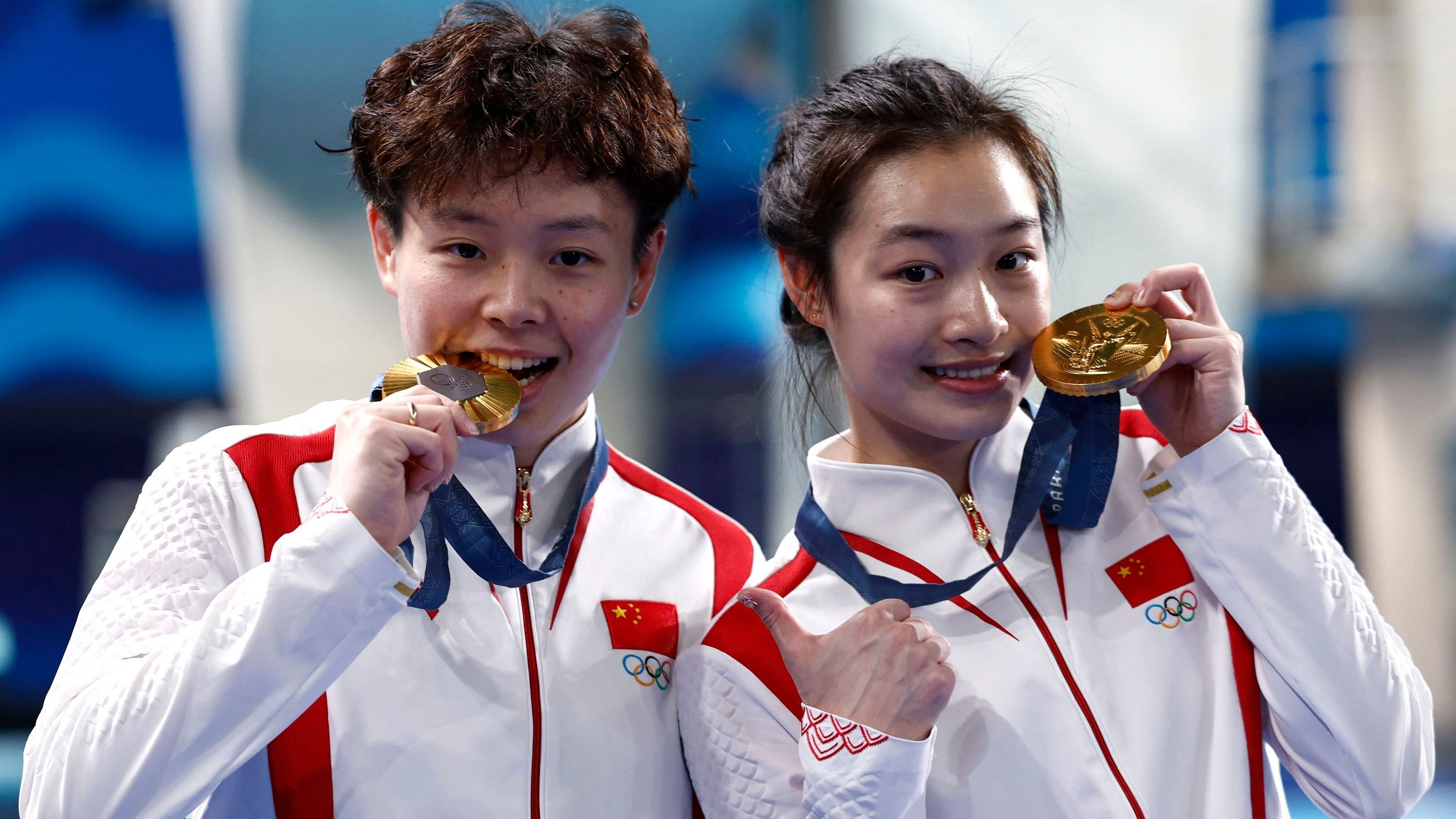 <div class="paragraphs"><p>Gold medallists Yani Chang and Yiwen Chen of China.</p></div>