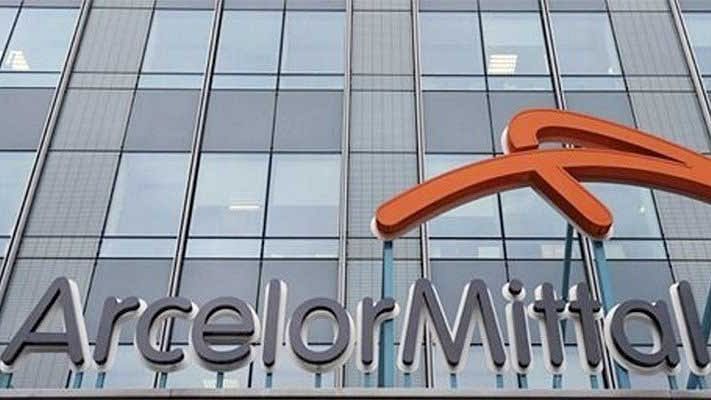 <div class="paragraphs"><p>The Supreme Court on Friday issued a notice to the Karnataka government and the biggest steel giant, ArcelorMittal on a plea by a group of farmers against a decision to re-examine their plea for enhanced compensation for about 5,000 acres in Ballari district, acquired for setting up a steel plant. </p></div>