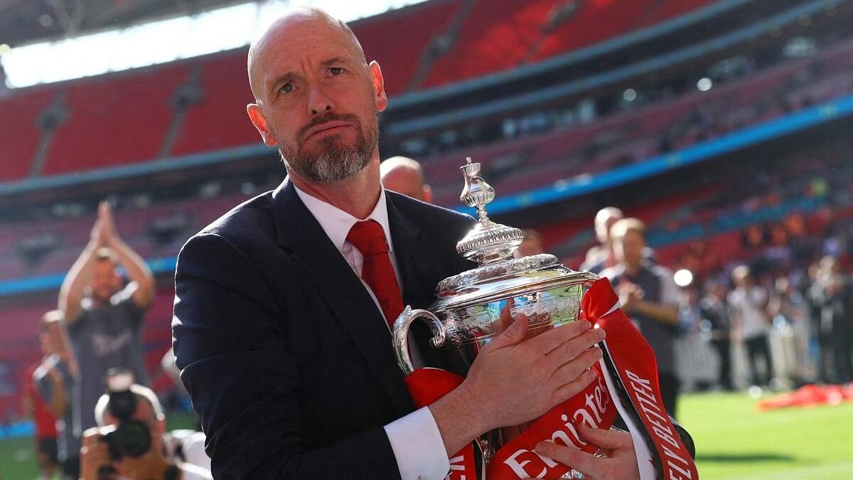 <div class="paragraphs"><p>Manchester United Manager Erik Ten Hag with the FA Cup trophy.</p></div>