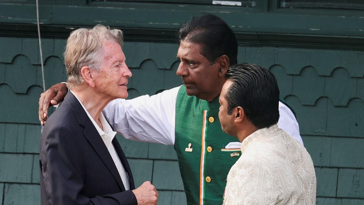 <div class="paragraphs"><p>From left:&nbsp; Richard Evans, Vijay Amritraj, Leander Paes</p></div>